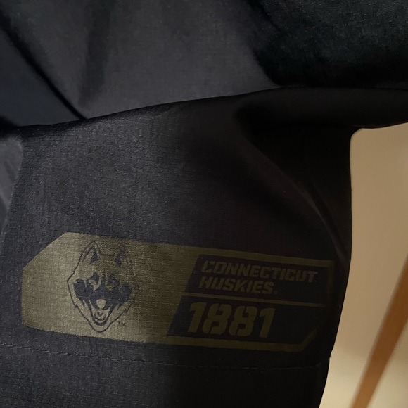 Nike UConn Huskies Storm-Fit 1/4 zip Windbreaker SZ XL Basketball March Madness - Picture 8 of 13